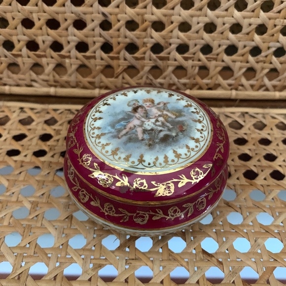 Limoges France Hand Painted Trinket Jewelry Box Cherubs - Picture 2 of 7